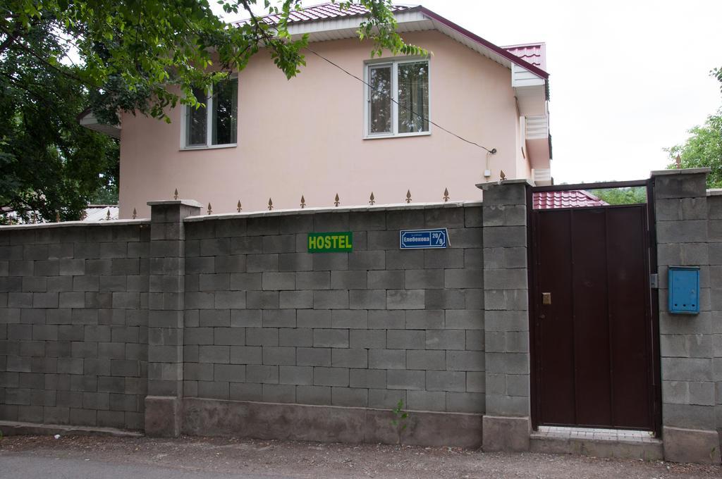 Almaty Backpackers Hostel ภายนอก รูปภาพ