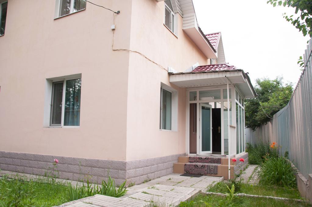 Almaty Backpackers Hostel ภายนอก รูปภาพ