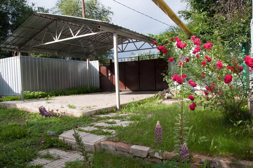 Almaty Backpackers Hostel ภายนอก รูปภาพ
