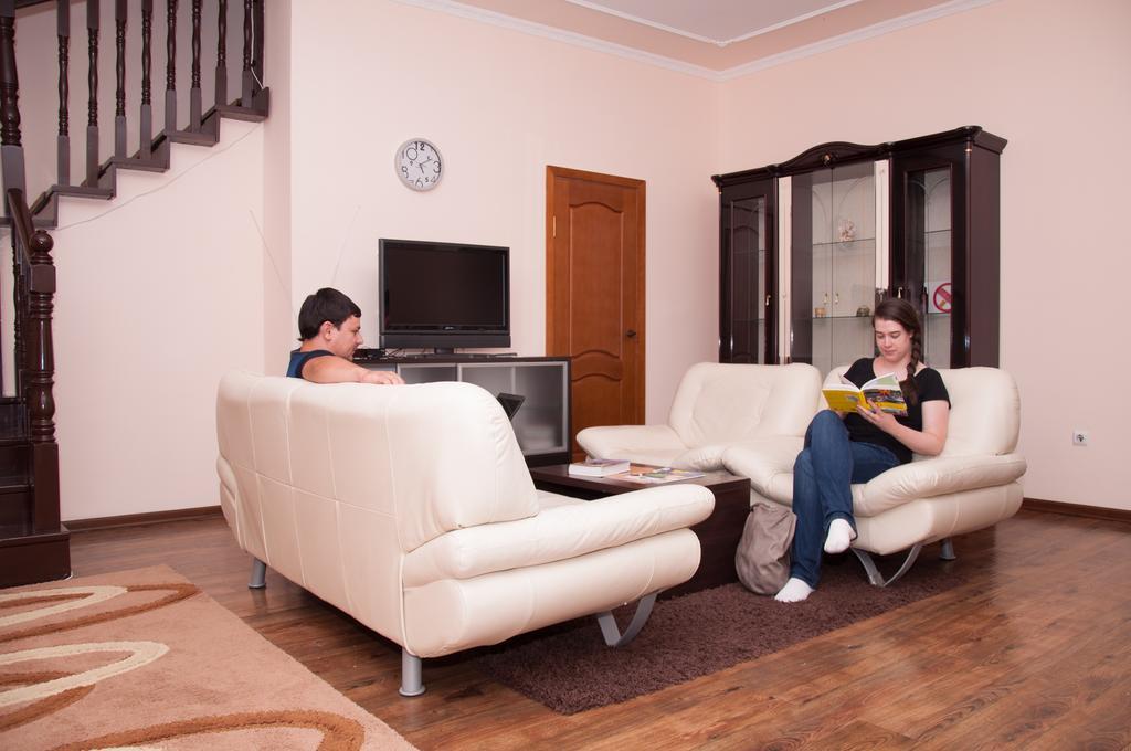 Almaty Backpackers Hostel ภายนอก รูปภาพ