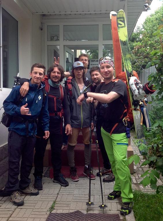 Almaty Backpackers Hostel ภายนอก รูปภาพ