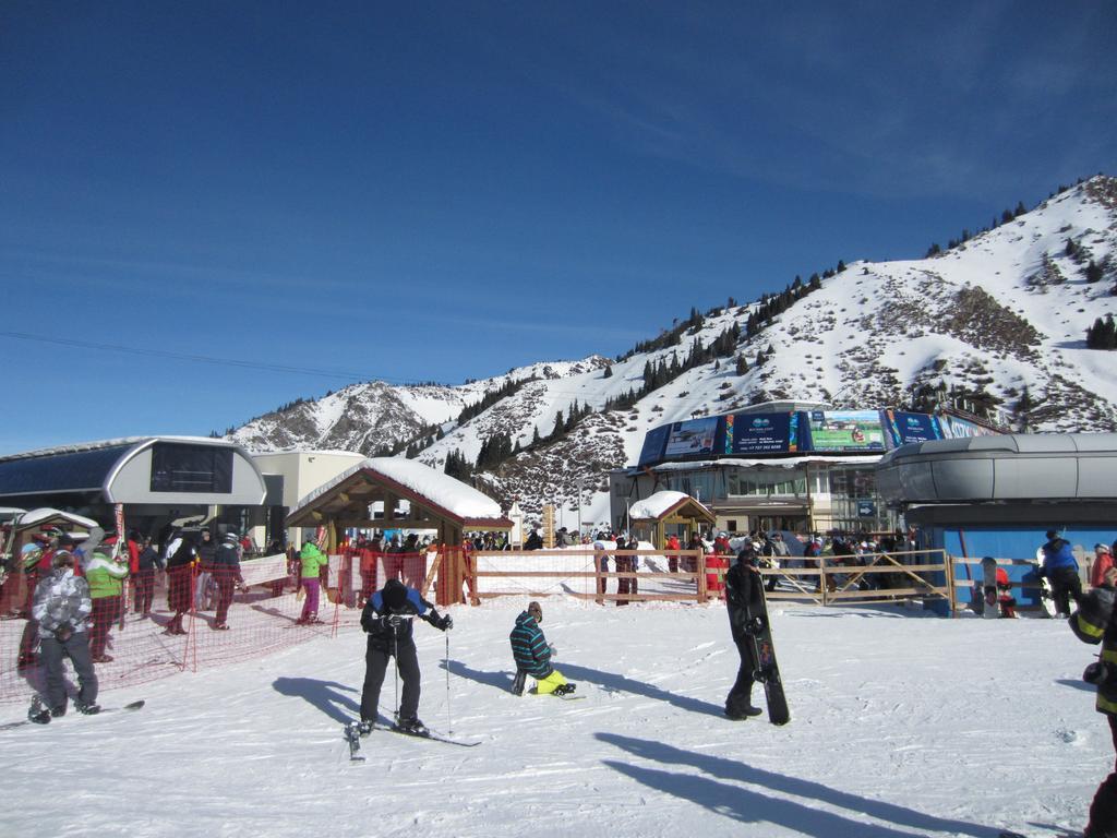 Almaty Backpackers Hostel ภายนอก รูปภาพ